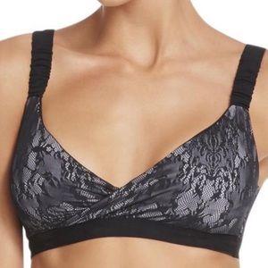 ✨HP✨Fabletics | Lilac & Black Lace Eyelet Sports Bra.